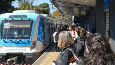 El Tren Roca sumó servicios nocturnos desde Constitución por el furor de BTS en La Plata