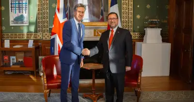 El canciller de Kast viajó a Londres y el embajador británico a Punta Arenas en medio de las tensiones por Malvinas y el estrecho de Magallanes