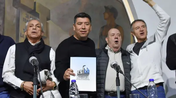 La CGT reclamó por "una Argentina con producción nacional" en el Día de la Industria