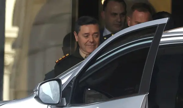 En las FFAA sospechan que el anuncio de Milei es la antesala para dejar una base naval en manos de Trump