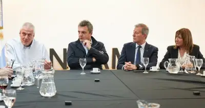 Massa teje un armado anti-Milei con radicales y peronistas: "el año que viene la sociedad da vuelta a la página"