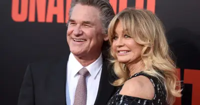 La suave decoración amarilla del salón de Goldie Hawn y Kurt Russell es un retrato de un resplandor nostálgico: la actriz compartió por primera vez su sillón amarillo en 2020, seis años antes de que este color dominara el diseño