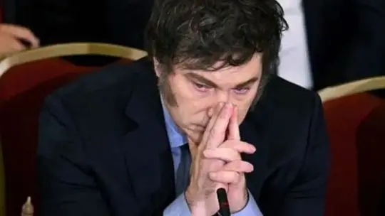 Por qué en Francia piden declarar “persona no grata” a Milei