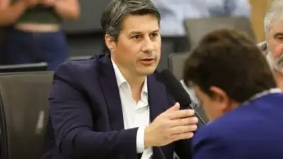 El PJ propone usar el ahorro de unificar elecciones para bajar un 20% las tarifas de luz