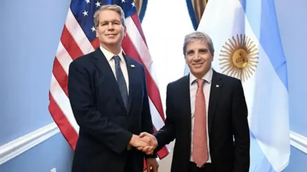 Caputo se reunió con Bessent tras el respaldo de EE.UU. al rumbo económico de Milei