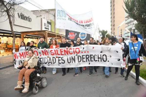Ziliotto acumula 2.500 familias en espera y la protesta llegó al IPAV