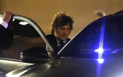 Milei ahora acusó a Saguier de propiciar un golpe de Estado con el caso Libra para no pagar impuestos del Movistar Arena