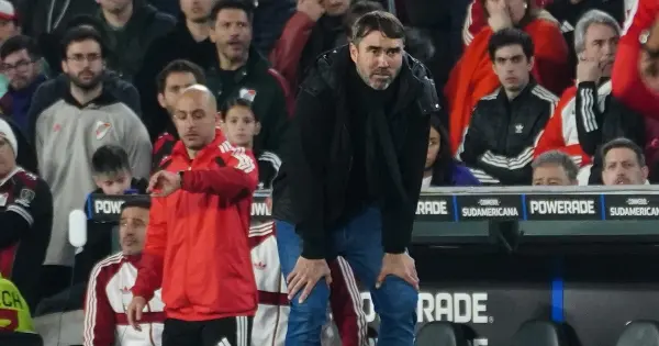 Horas decisivas para el futuro de Coudet como DT de River tras la eliminación de la Copa Sudamericana: qué pasó en el vestuario