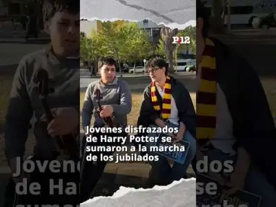 🧙‍♂️ Jóvenes disfrazados de Harry Potter se sumaron a la marcha de los jubilados