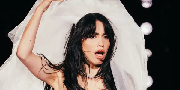 "¡Me enamoré, taradas!": Lali presenta "1Amor", la versión en vivo de su single ahora con video